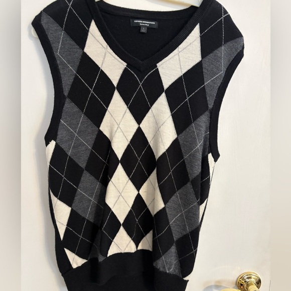 Express Design Studio Black Sweater Vest - Picture 1 of 4